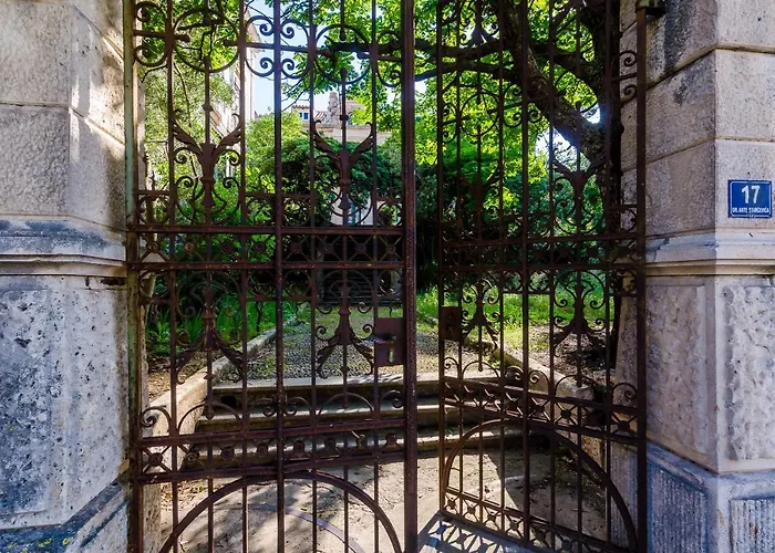 公寓 Roma Historic Near Old Town *